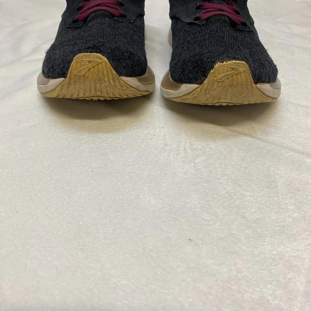 Brooks Ricochet LE women's running shoes in a black, grey, and burgundy Size 8.5 - Picture 3 of 11